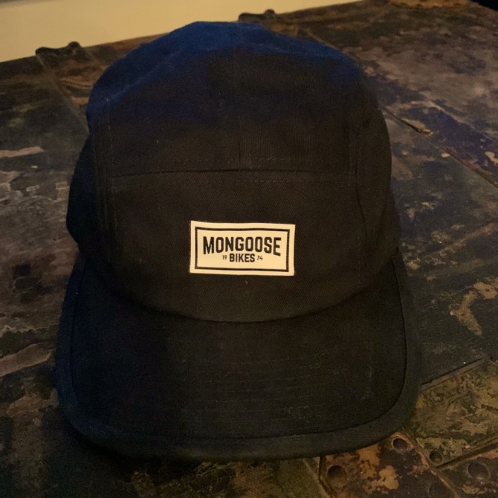 Mongoose bikes hat BMX bicycle